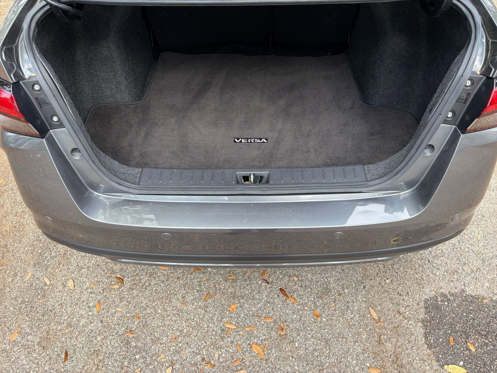 Used 2025 Nissan Versa SV FWD image 30