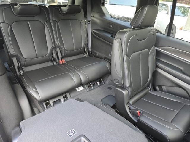 Used 2025 Jeep Grand Cherokee L Limited image 33