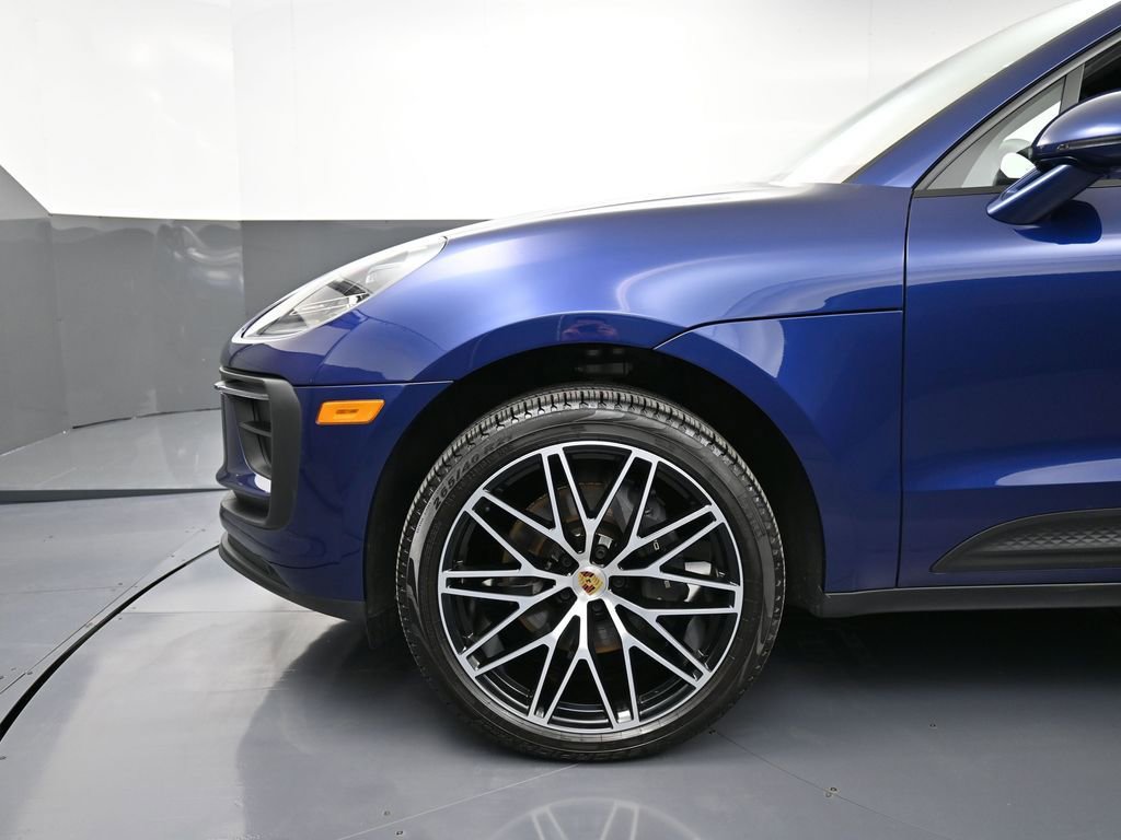 Certified 2025 Porsche Macan image 12
