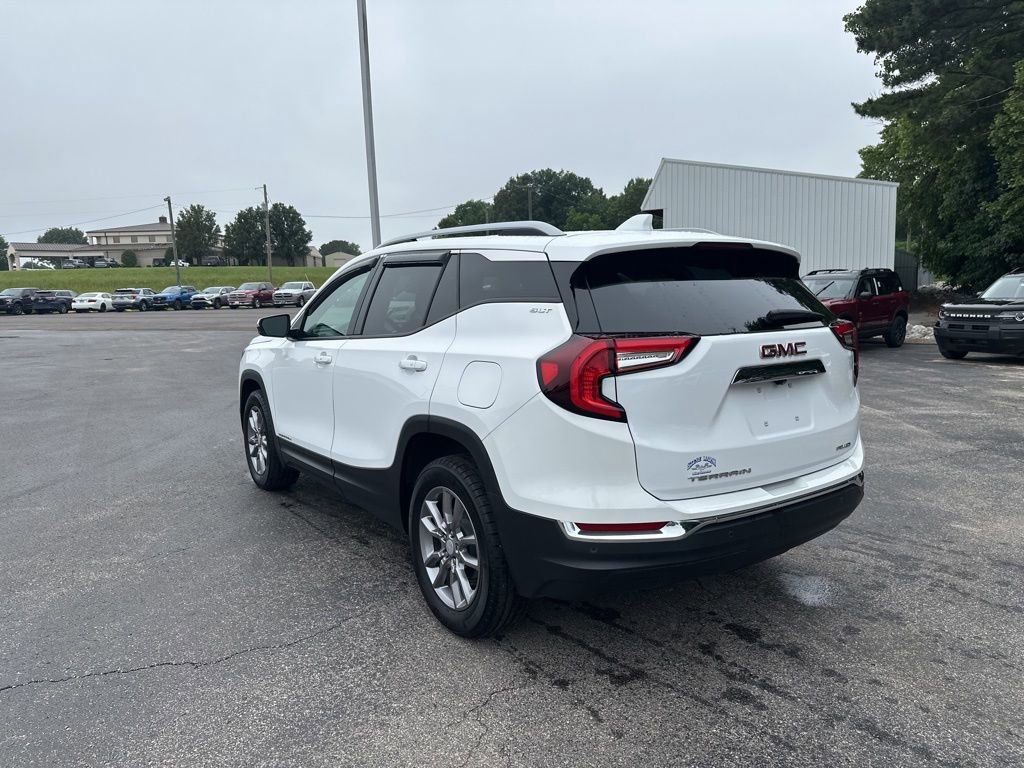 Used 2024 GMC Terrain SLT AWD/4WD image 5