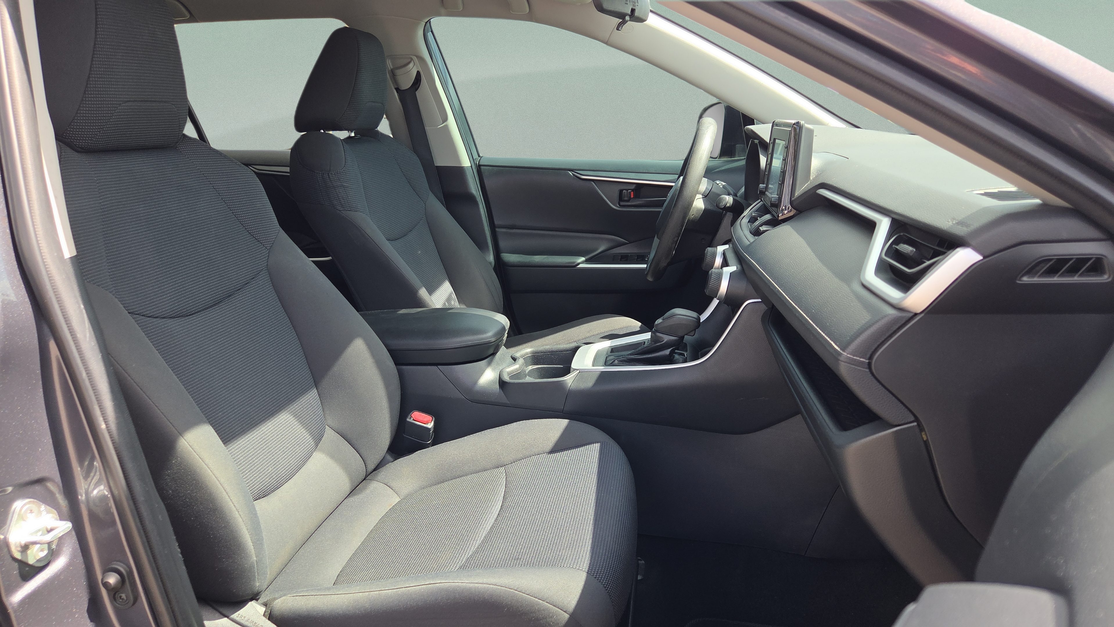 Used 2019 Toyota RAV4 LE FWD image 15