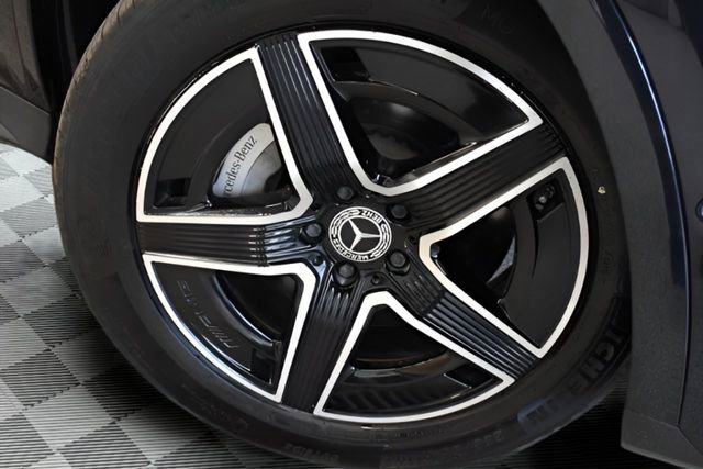 Used 2024 Mercedes-Benz GLC 300 4MATIC image 31