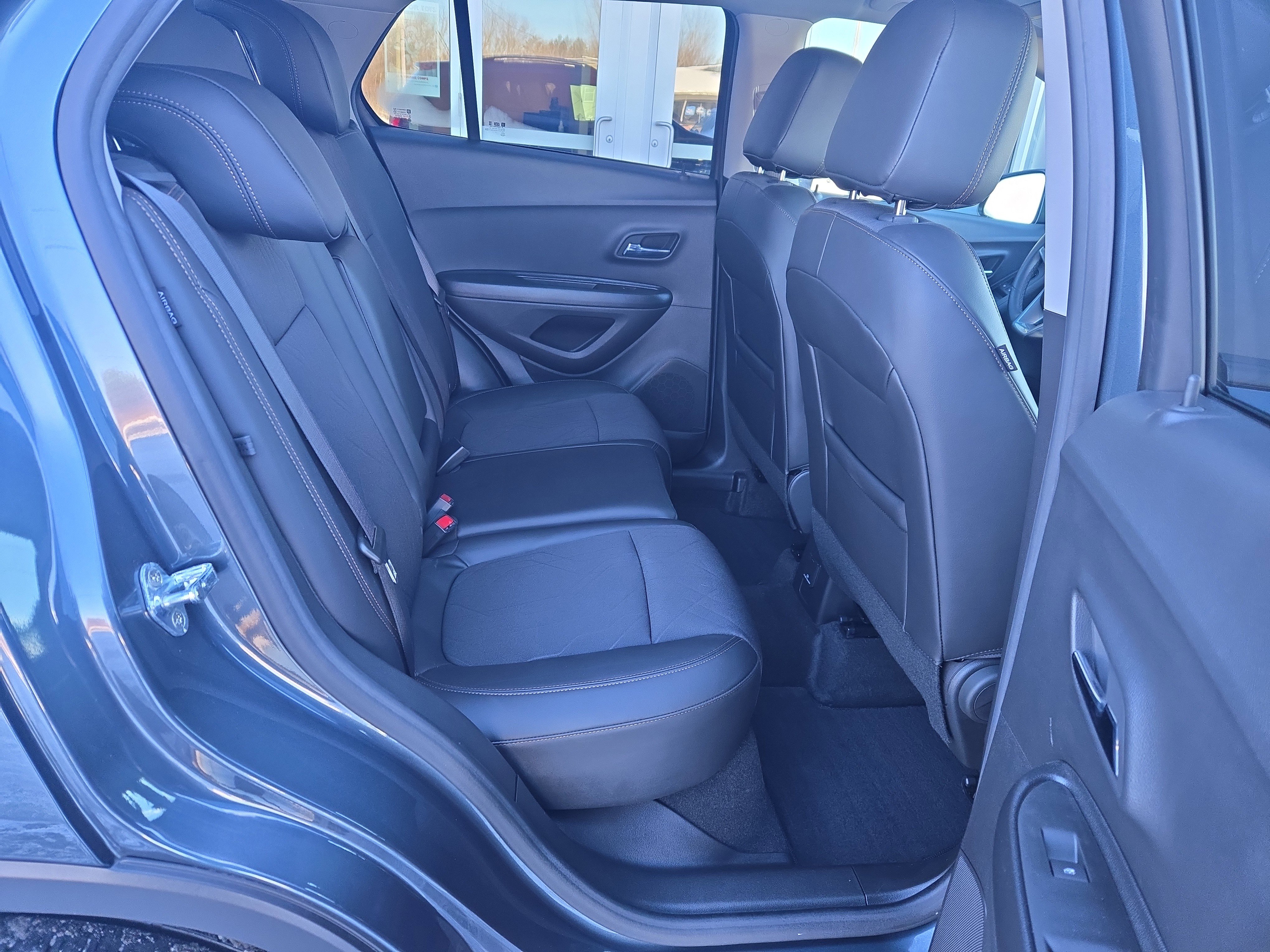 Certified 2022 Chevrolet Trax LT w/ LT Convenience Package image 17