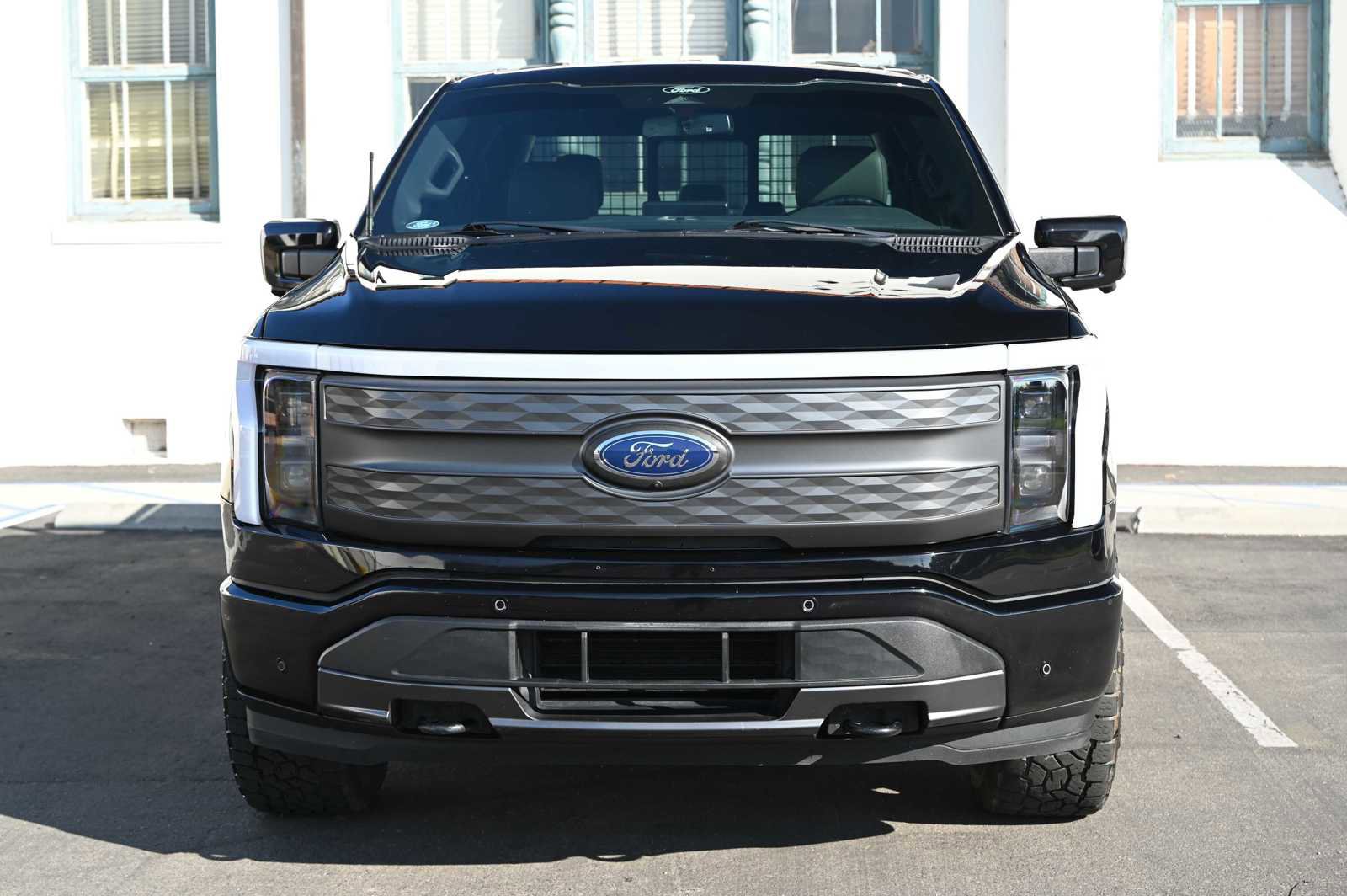 Used 2022 Ford F150 Lightning Lariat image 2