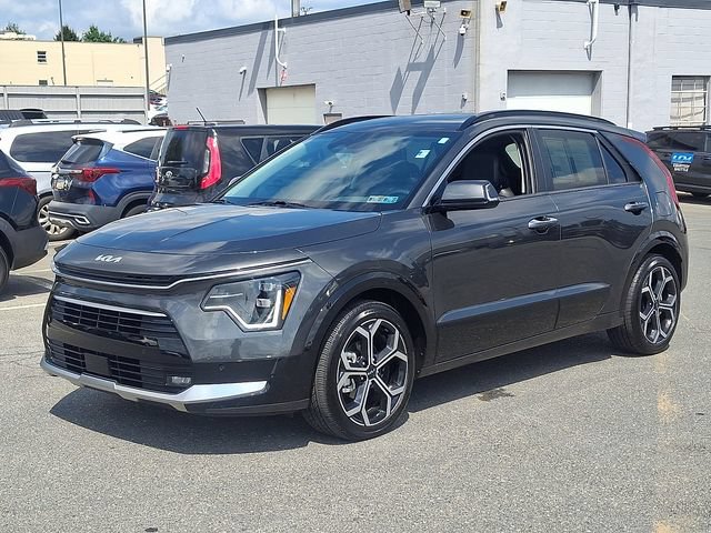 Used 2025 Kia Niro SX Touring FWD image 1