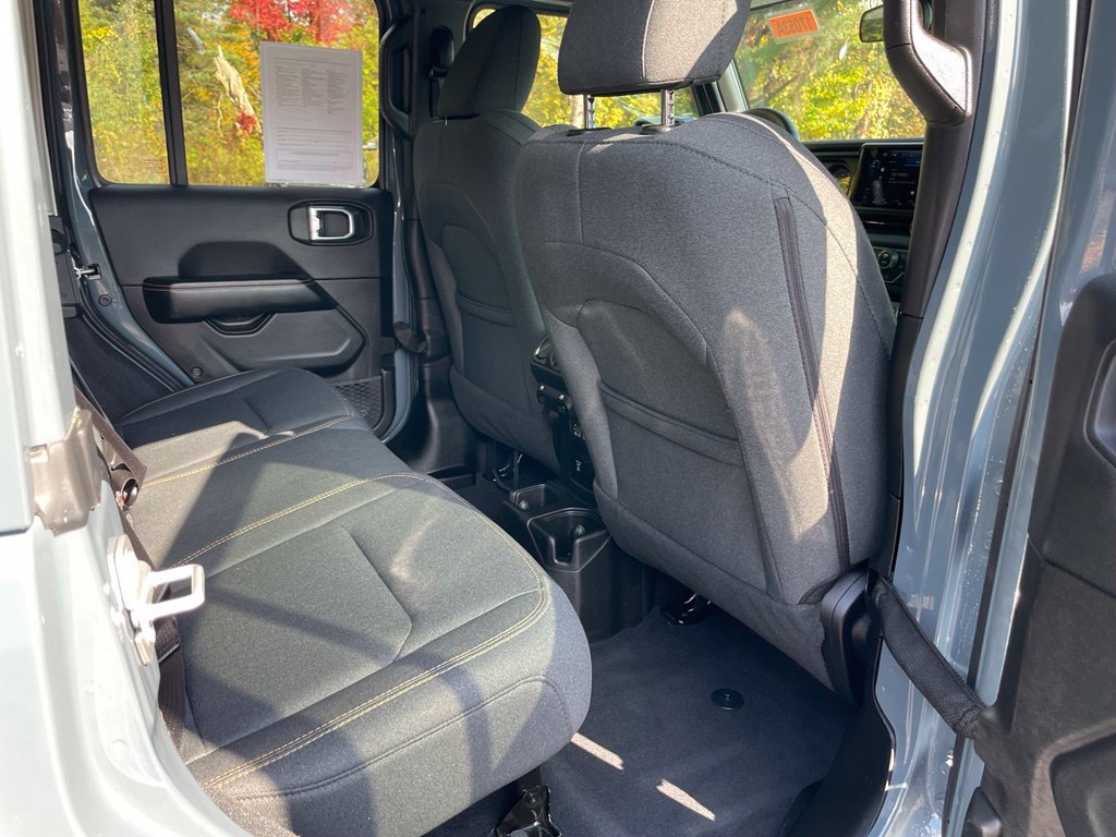 Used 2026 Jeep Wrangler Unlimited Sahara AWD/4WD image 13