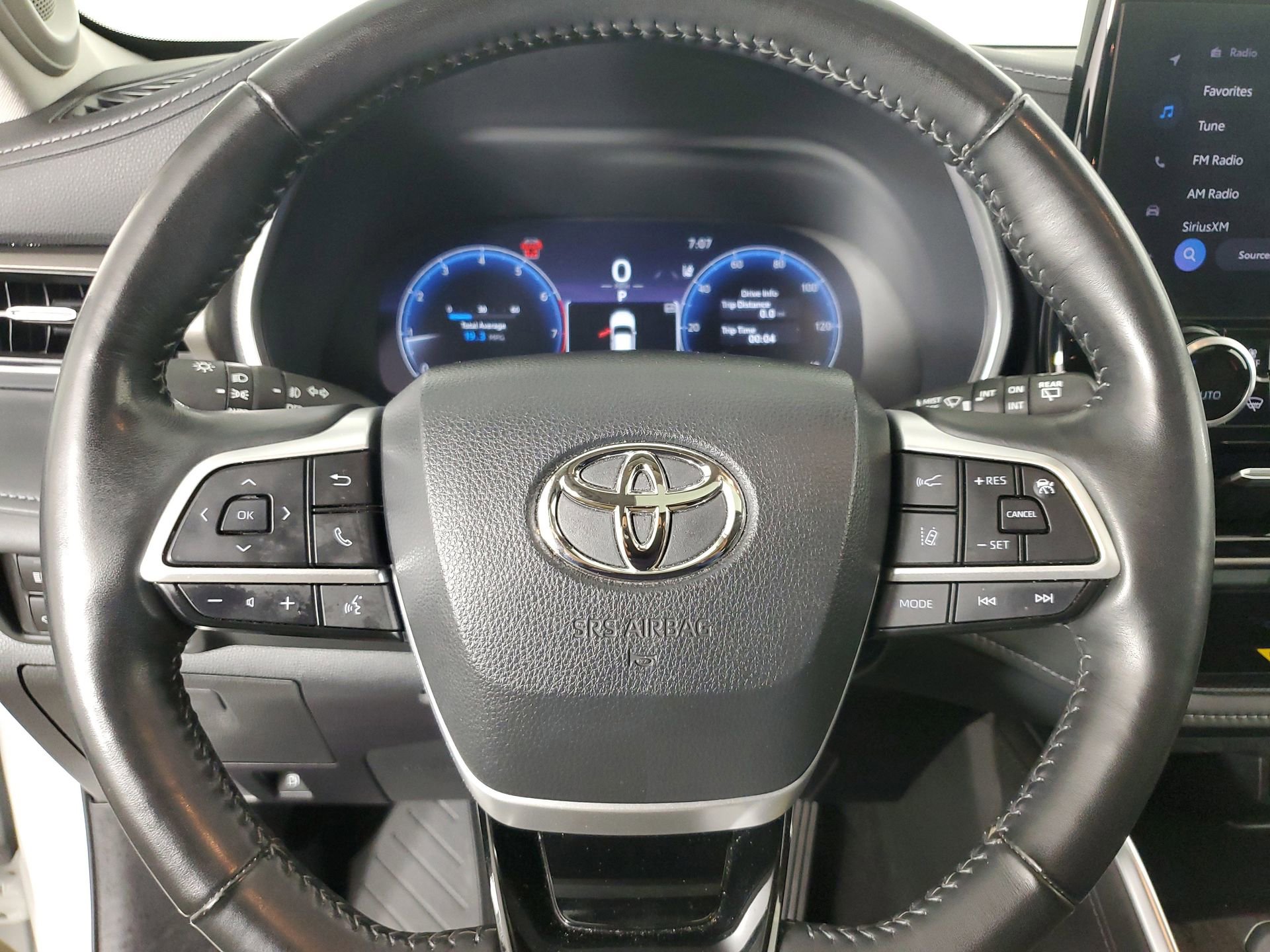 Used 2023 Toyota Highlander Limited image 35