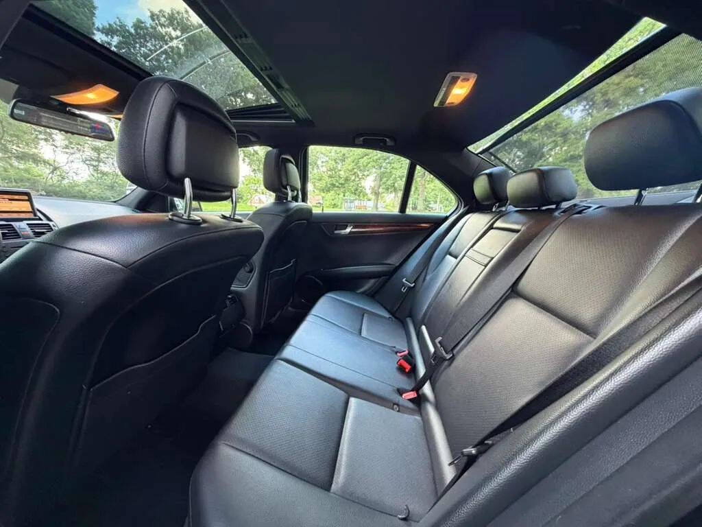 Used 2011 Mercedes-Benz C 300 4MATIC Sedan image 9