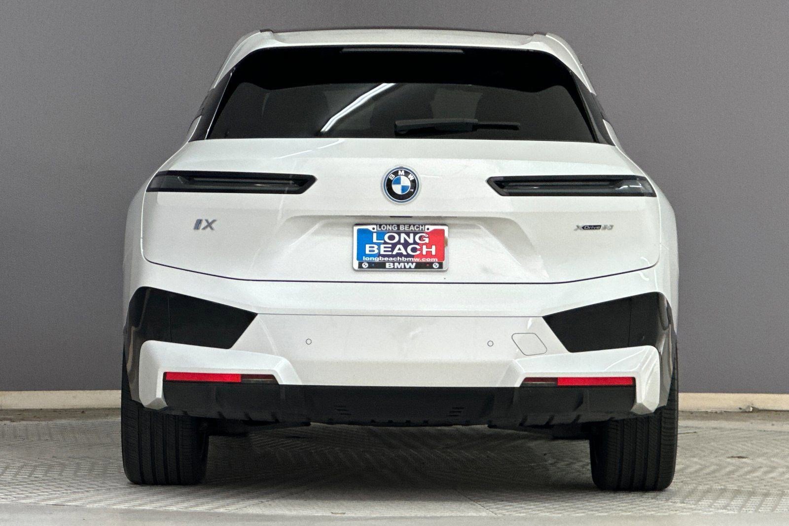 Used 2024 BMW iX xDrive50 w/ Sport Package image 9