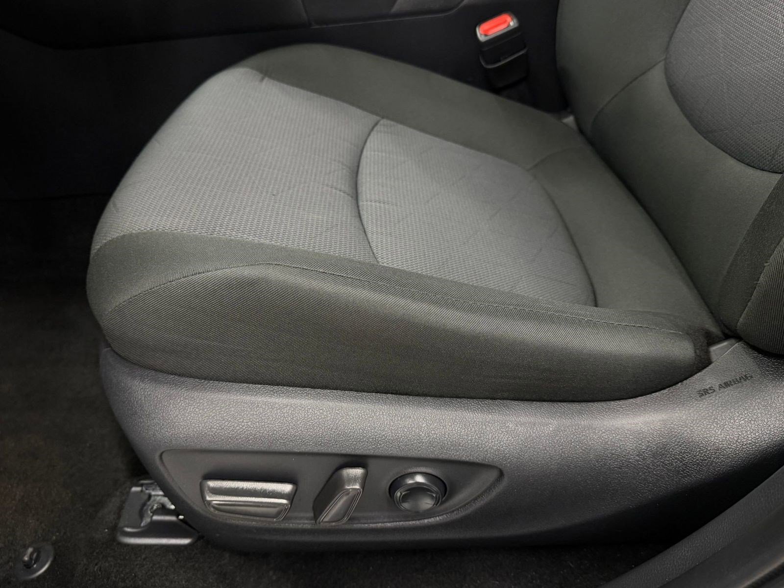 Used 2025 Toyota RAV4 XLE image 10