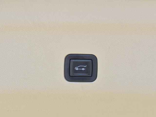 Used 2021 Cadillac Escalade Premium Luxury w/ Performance Package RWD image 10
