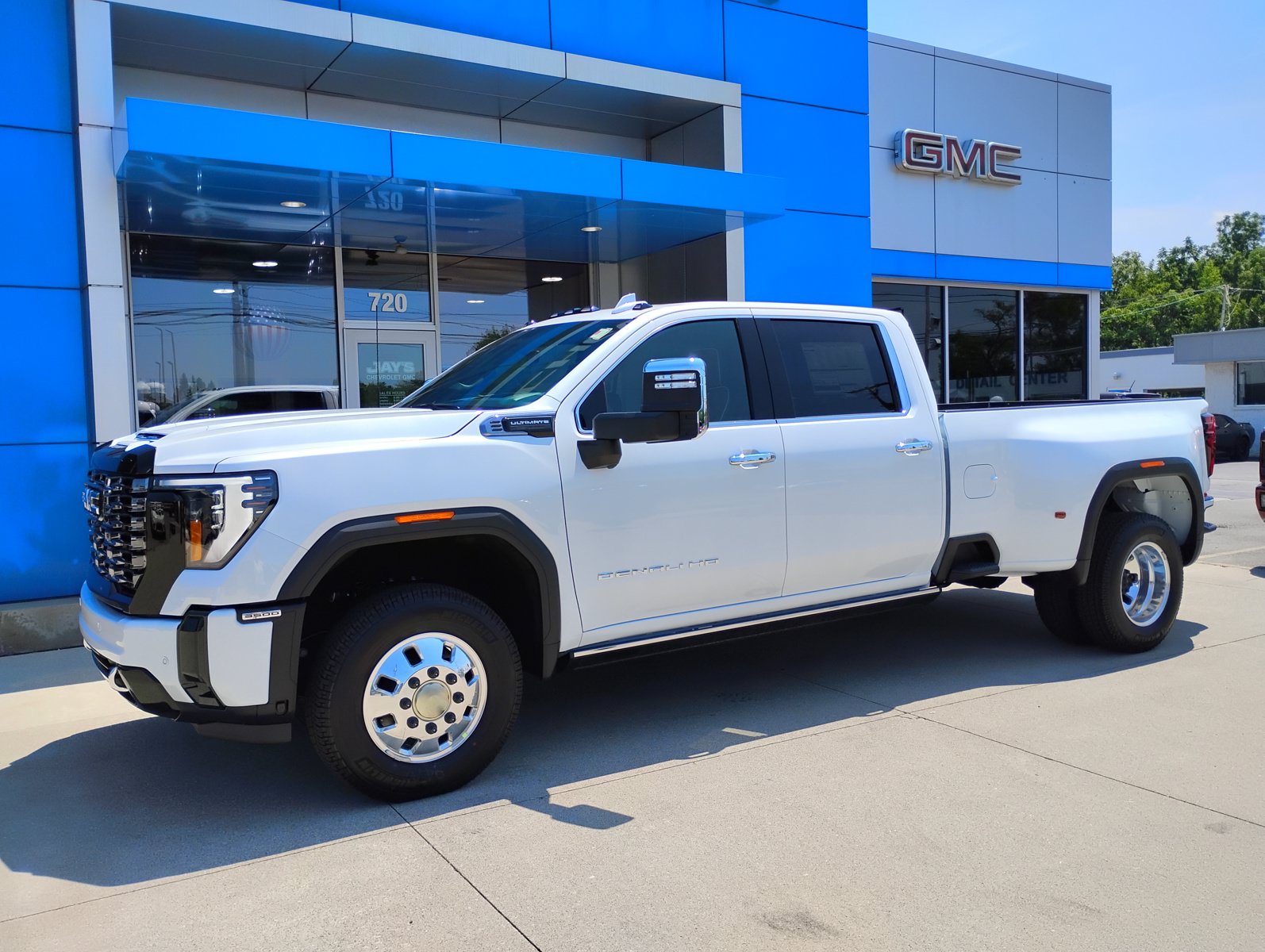 New 2026 GMC Sierra 3500 Denali Ultimate AWD/4WD image 12