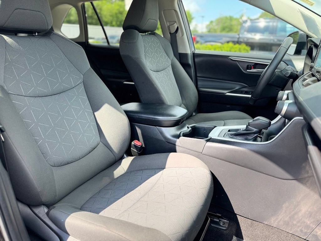 Used 2022 Toyota RAV4 XLE w/ Convenience Package AWD/4WD image 12