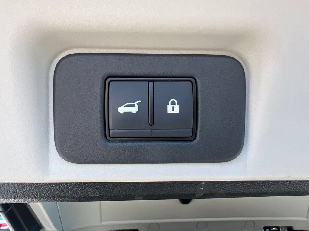 Used 2024 Nissan Ariya AWD image 16
