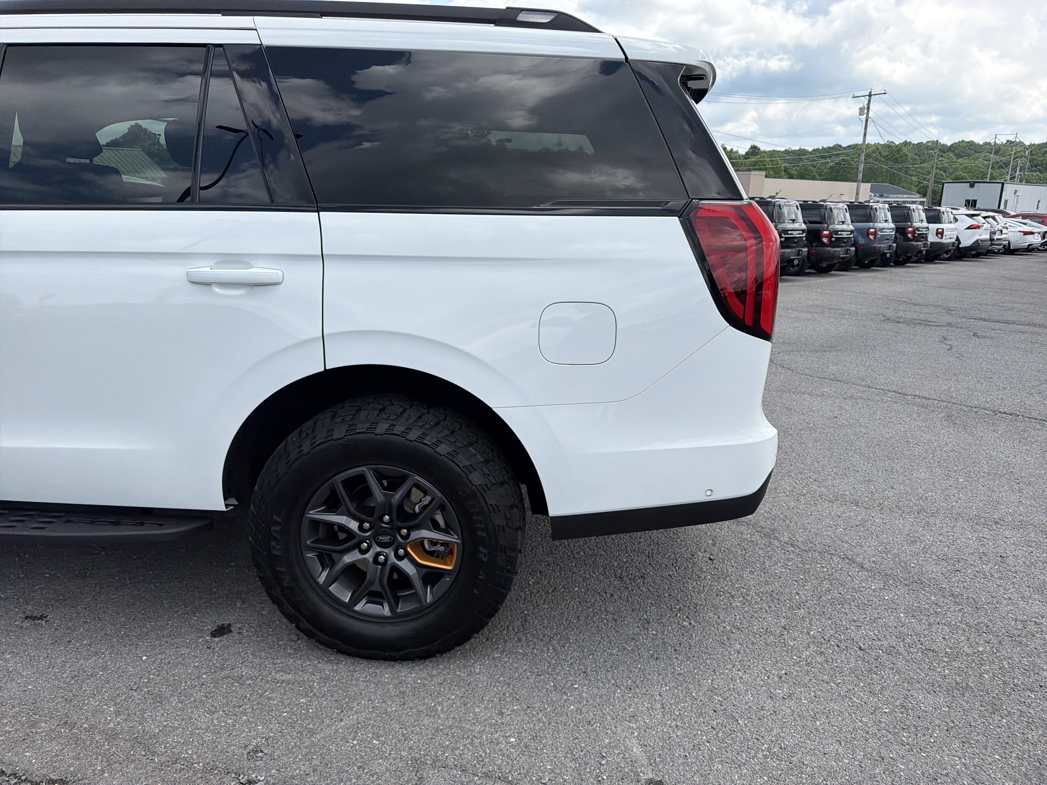 Used 2025 Ford Expedition Tremor AWD/4WD image 9