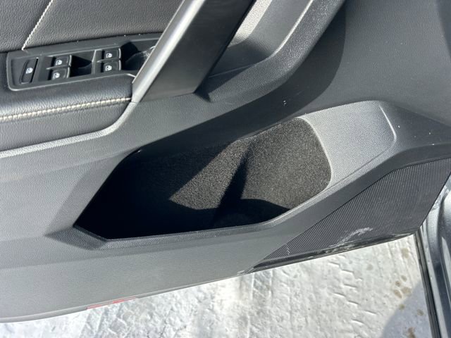 Used 2023 Volkswagen Tiguan SE image 29