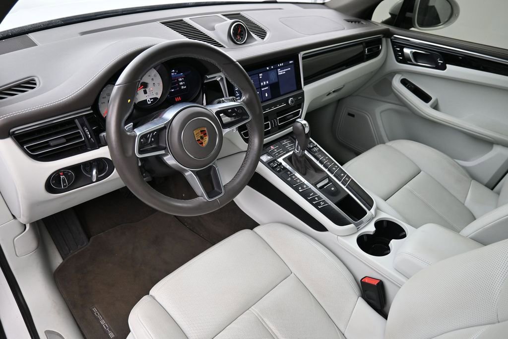 Certified 2021 Porsche Macan S AWD/4WD image 4