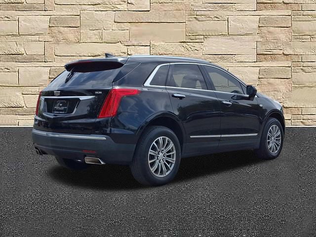 Used 2017 Cadillac XT5 Luxury w/ Driver Awareness Package AWD/4WD image 4