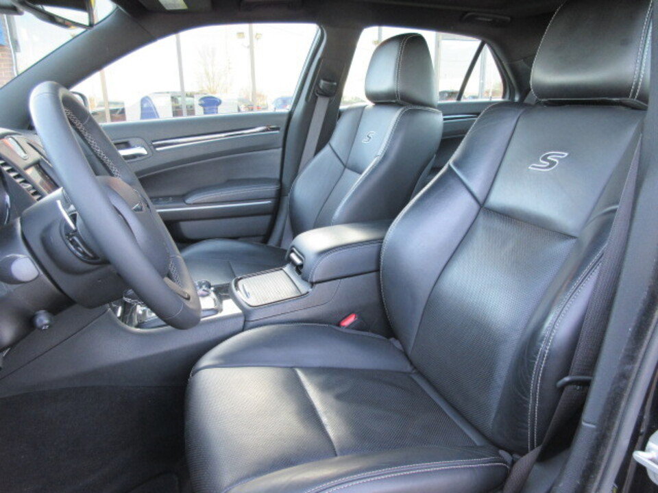 Used 2023 Chrysler 300 S w/ Comfort Group image 12