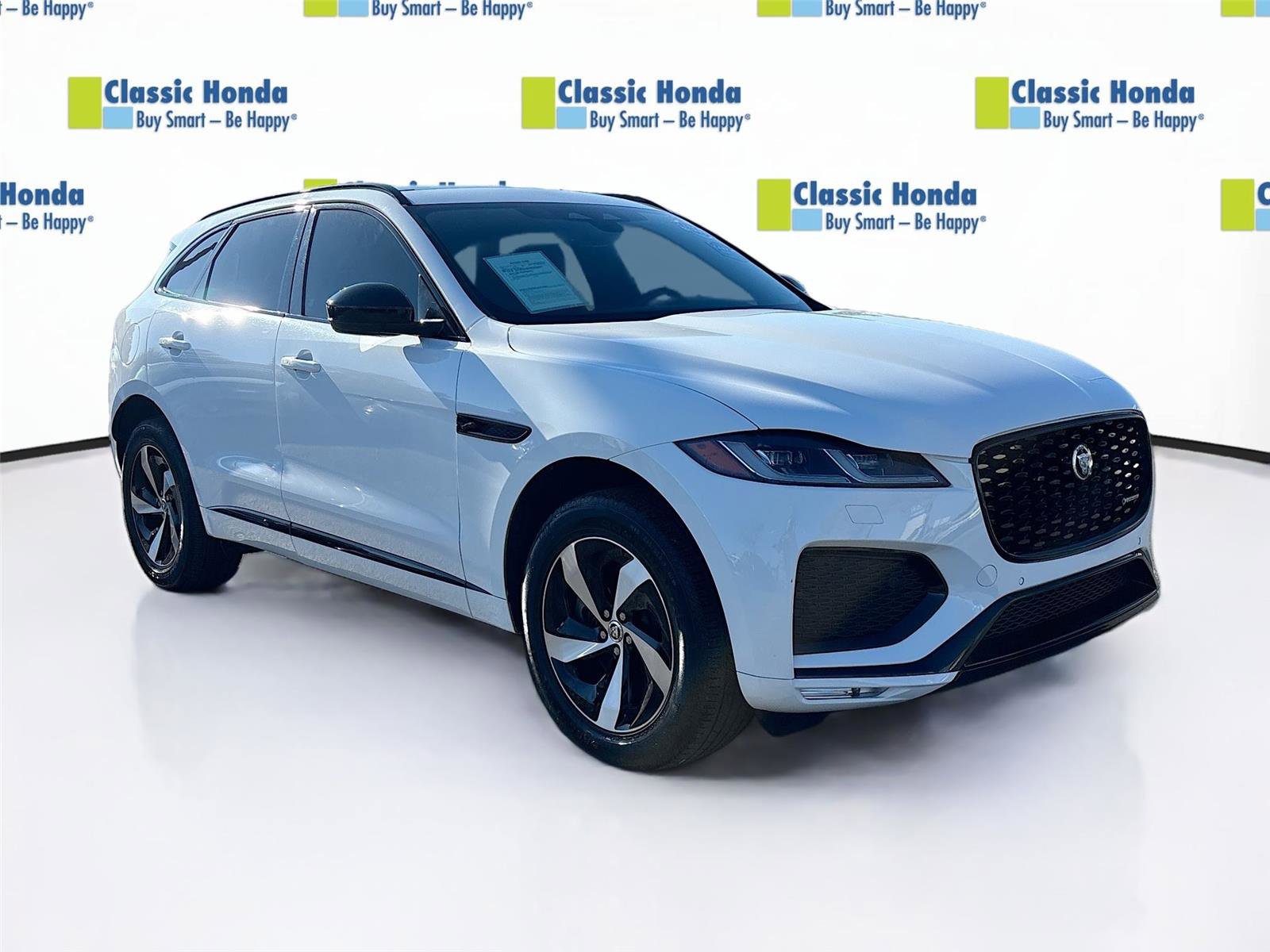 Used 2024 Jaguar F-PACE R-Dynamic S image 1