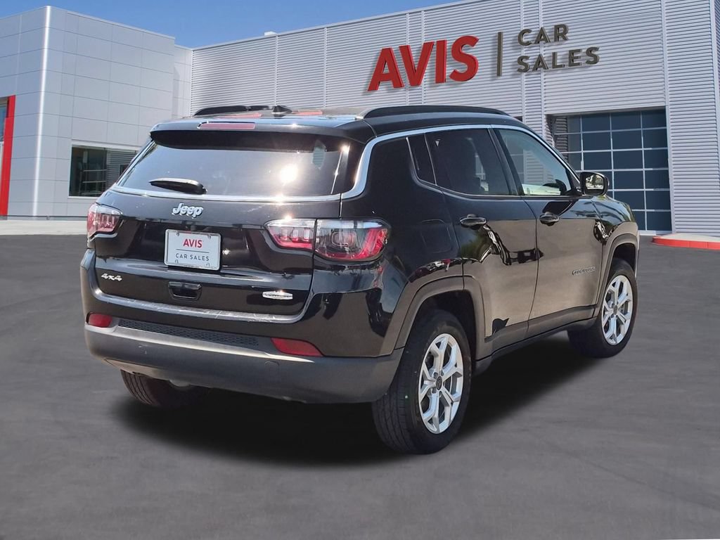 Used 2025 Jeep Compass Latitude w/ Sun & Sound Group AWD/4WD image 6