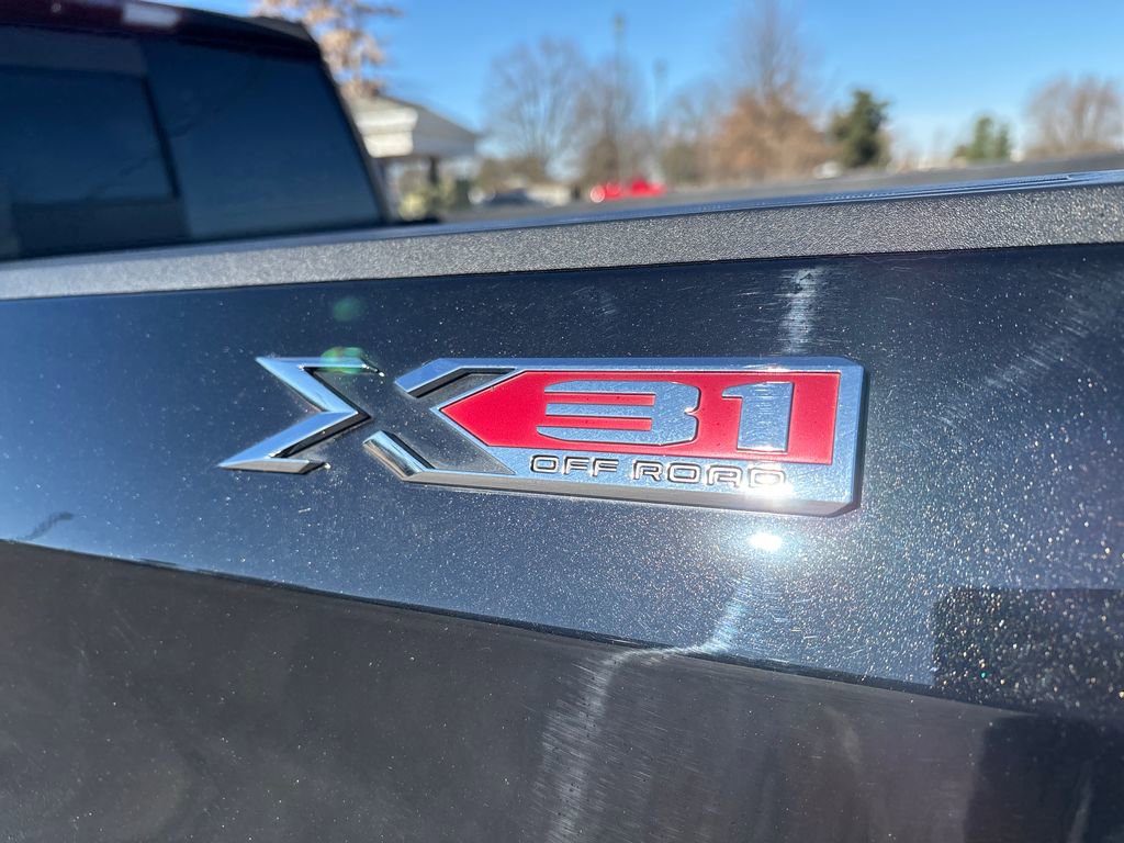 Certified 2022 GMC Sierra 1500 SLT w/ SLT Convenience Package image 12