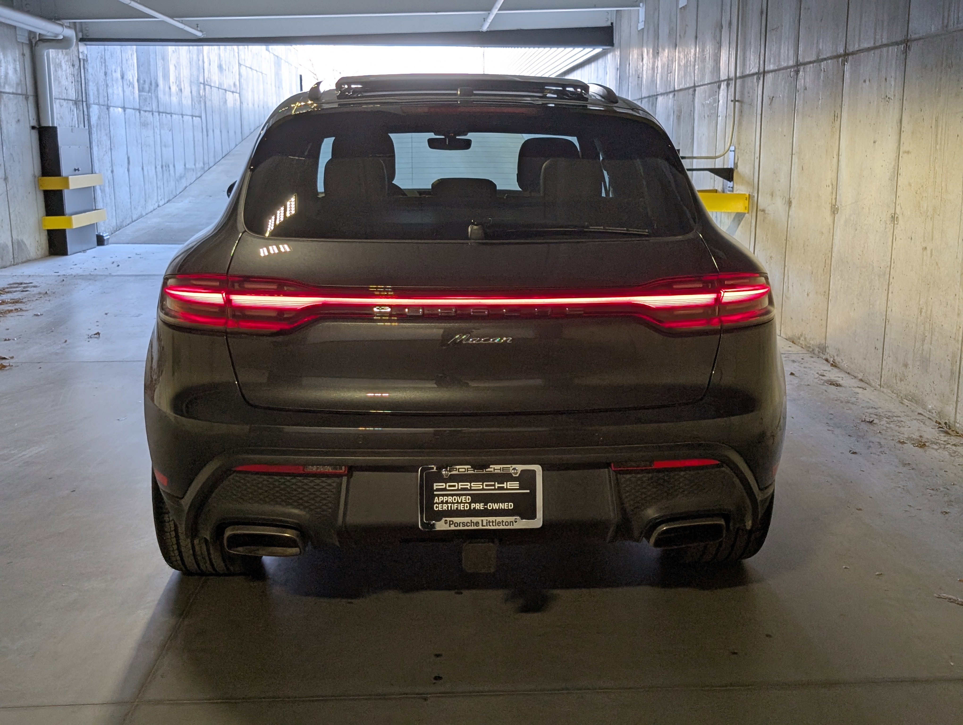 Certified 2025 Porsche Macan image 8