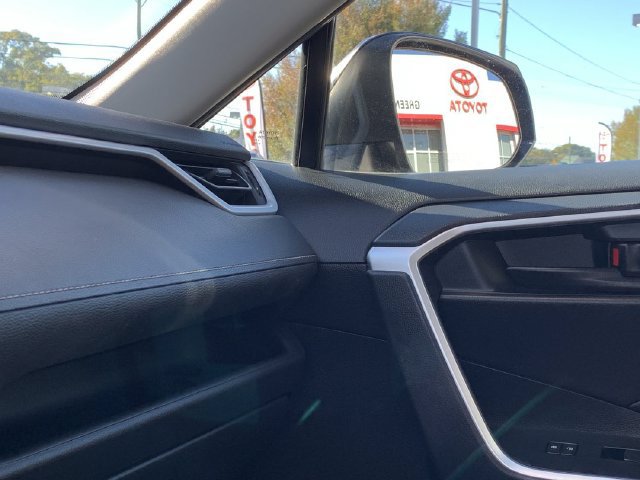 Used 2022 Toyota RAV4 LE AWD/4WD image 10