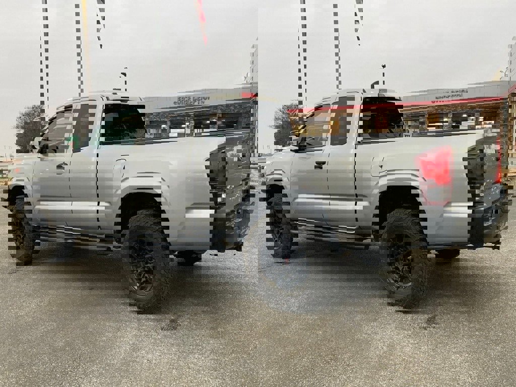 Used 2020 Toyota Tacoma SR image 7