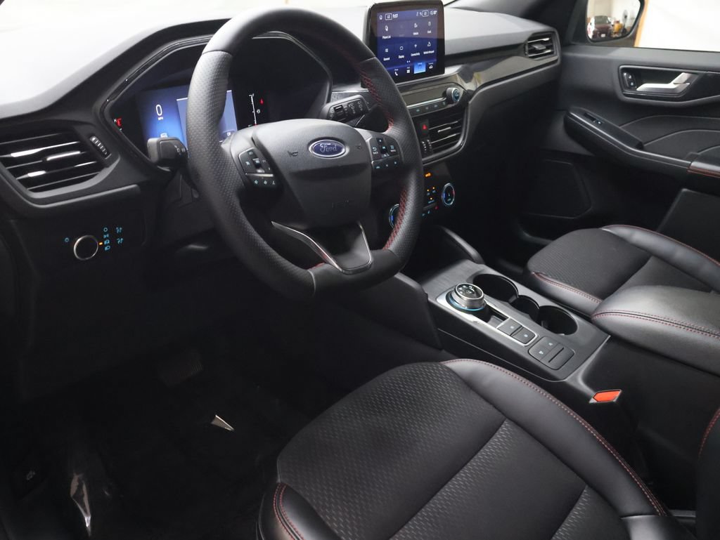Used 2025 Ford Escape ST-Line w/ Cold Weather Package AWD/4WD image 17