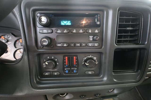 Used 2005 Chevrolet Silverado 2500 LS w/ Heavy-Duty Power Package AWD/4WD image 31