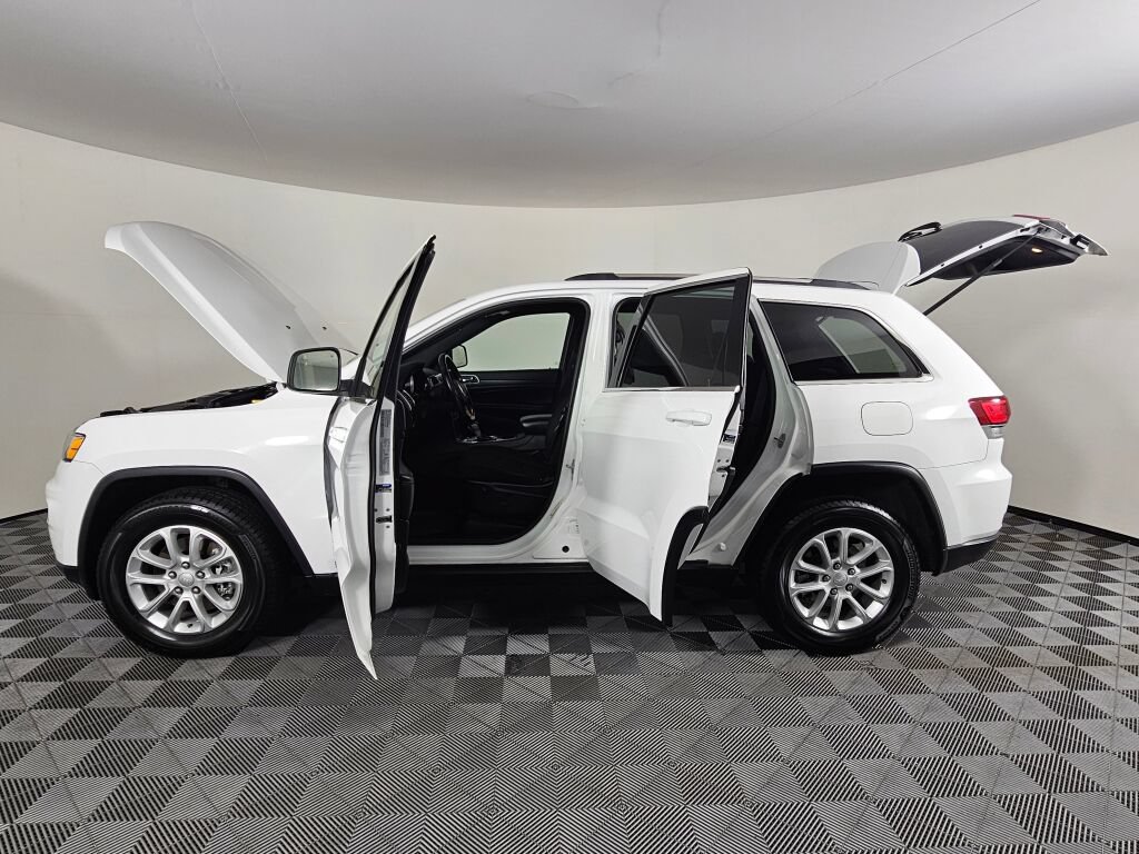 Used 2021 Jeep Grand Cherokee Laredo AWD/4WD image 15