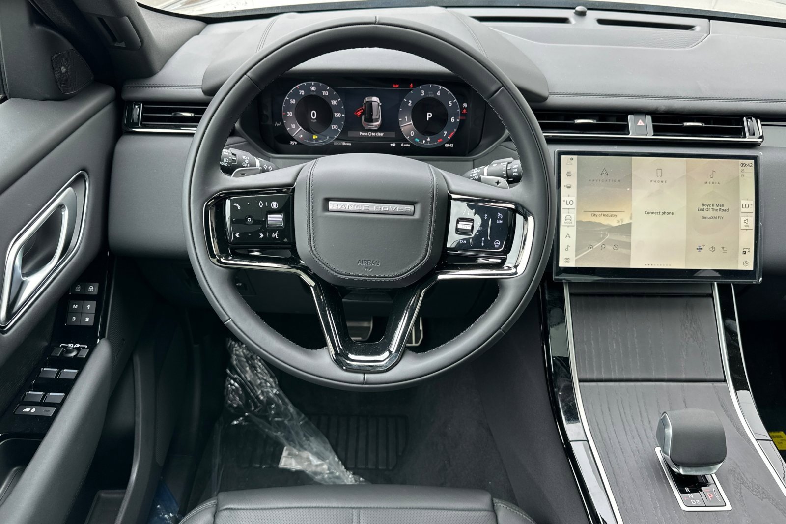 New 2026 Land Rover Range Rover Velar Dynamic SE image 15