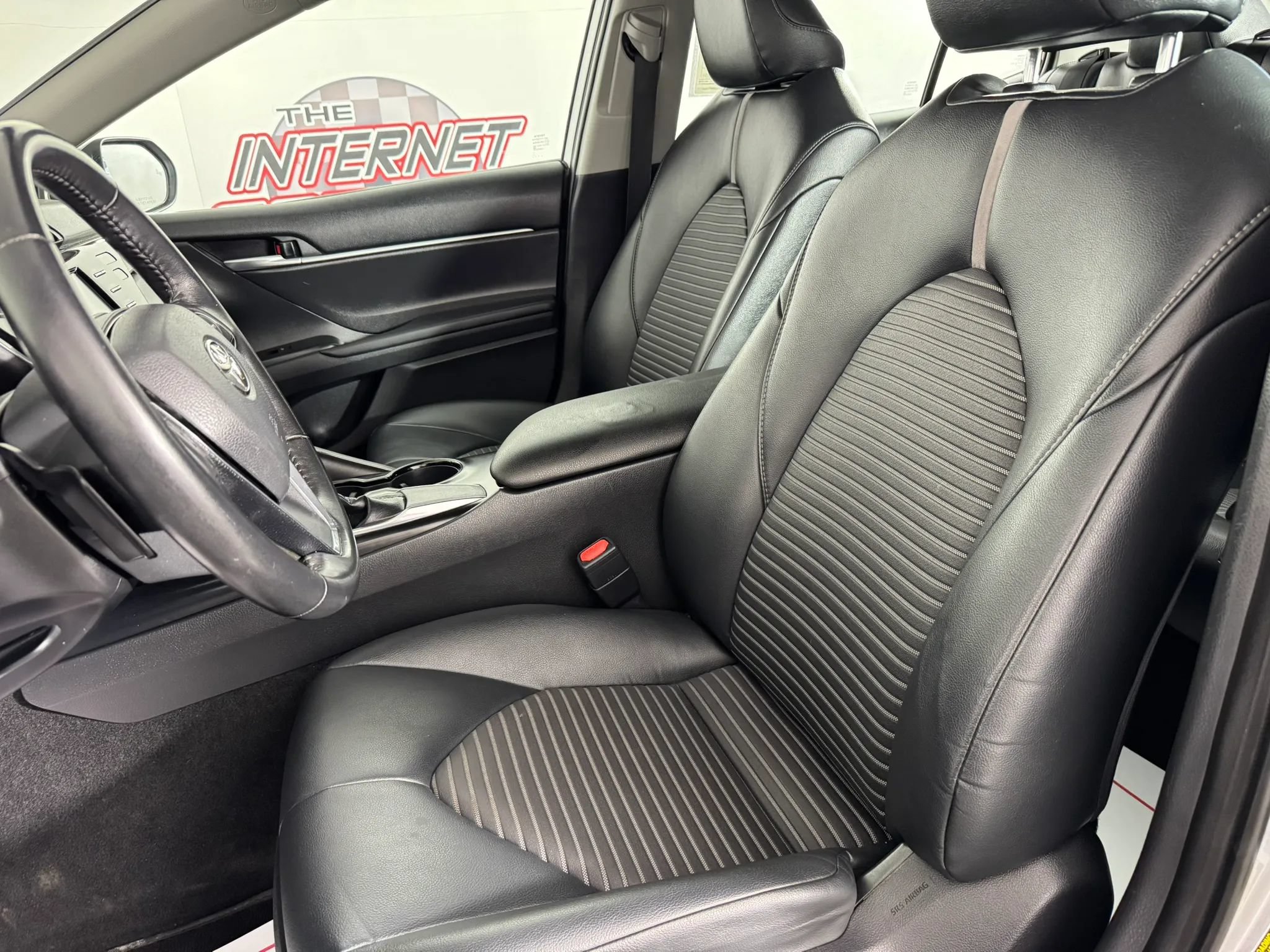 Used 2019 Toyota Camry SE w/ Convenience Package FWD image 31