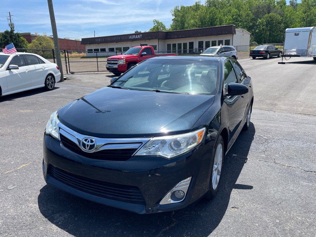 Used 2014 Toyota Camry XLE FWD image 2