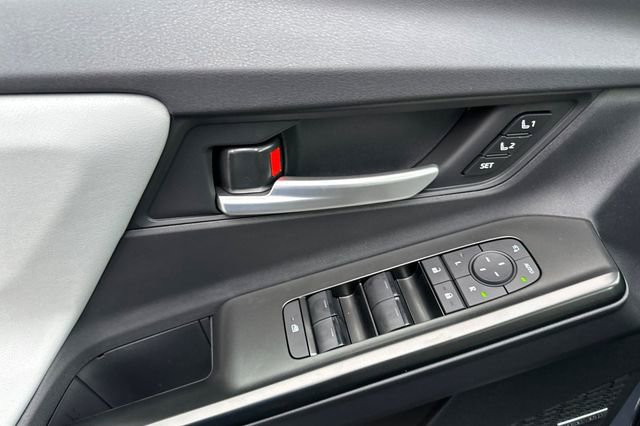 New 2026 Subaru Solterra image 8