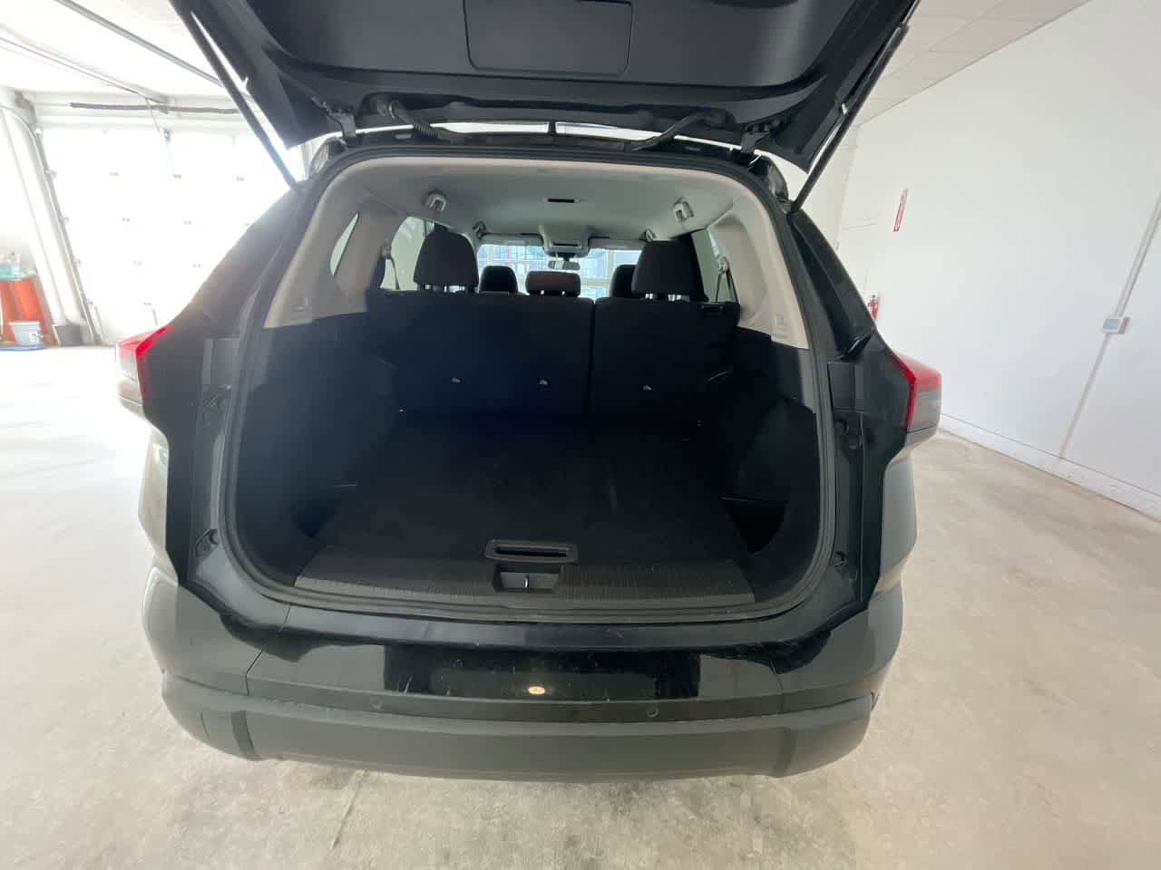 Used 2024 Nissan Rogue S AWD/4WD image 22