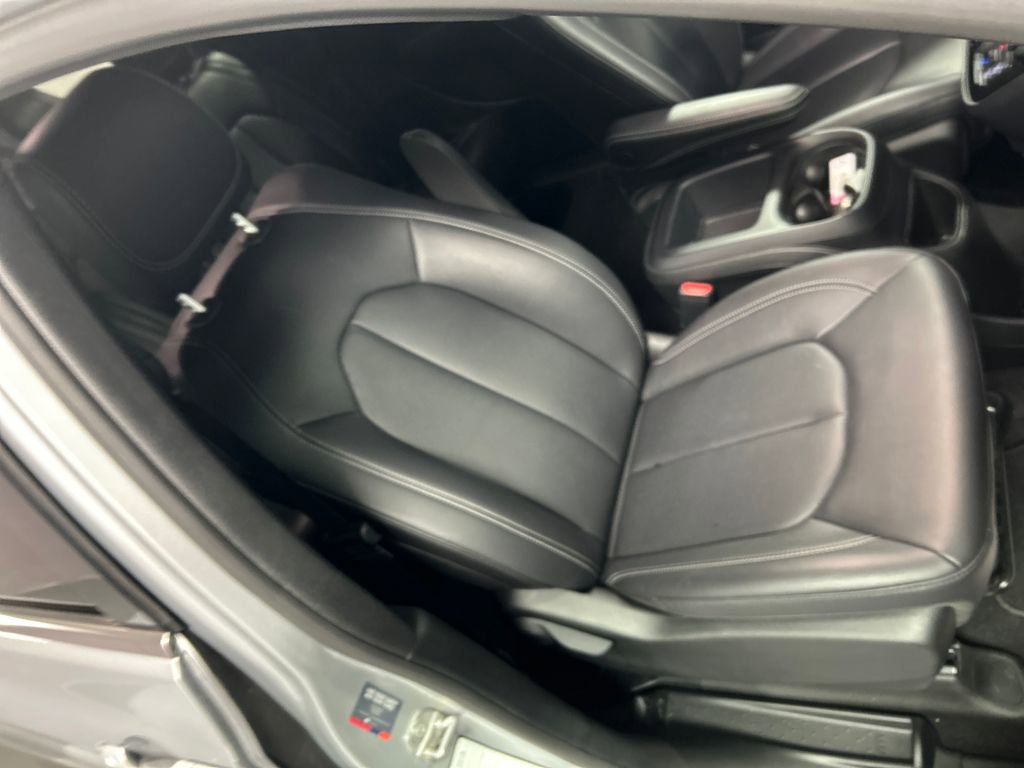 Used 2026 Chrysler Pacifica Select image 26