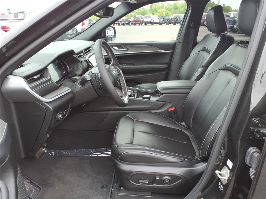 Used 2024 Jeep Grand Cherokee Limited w/ Trailer Tow Package image 13