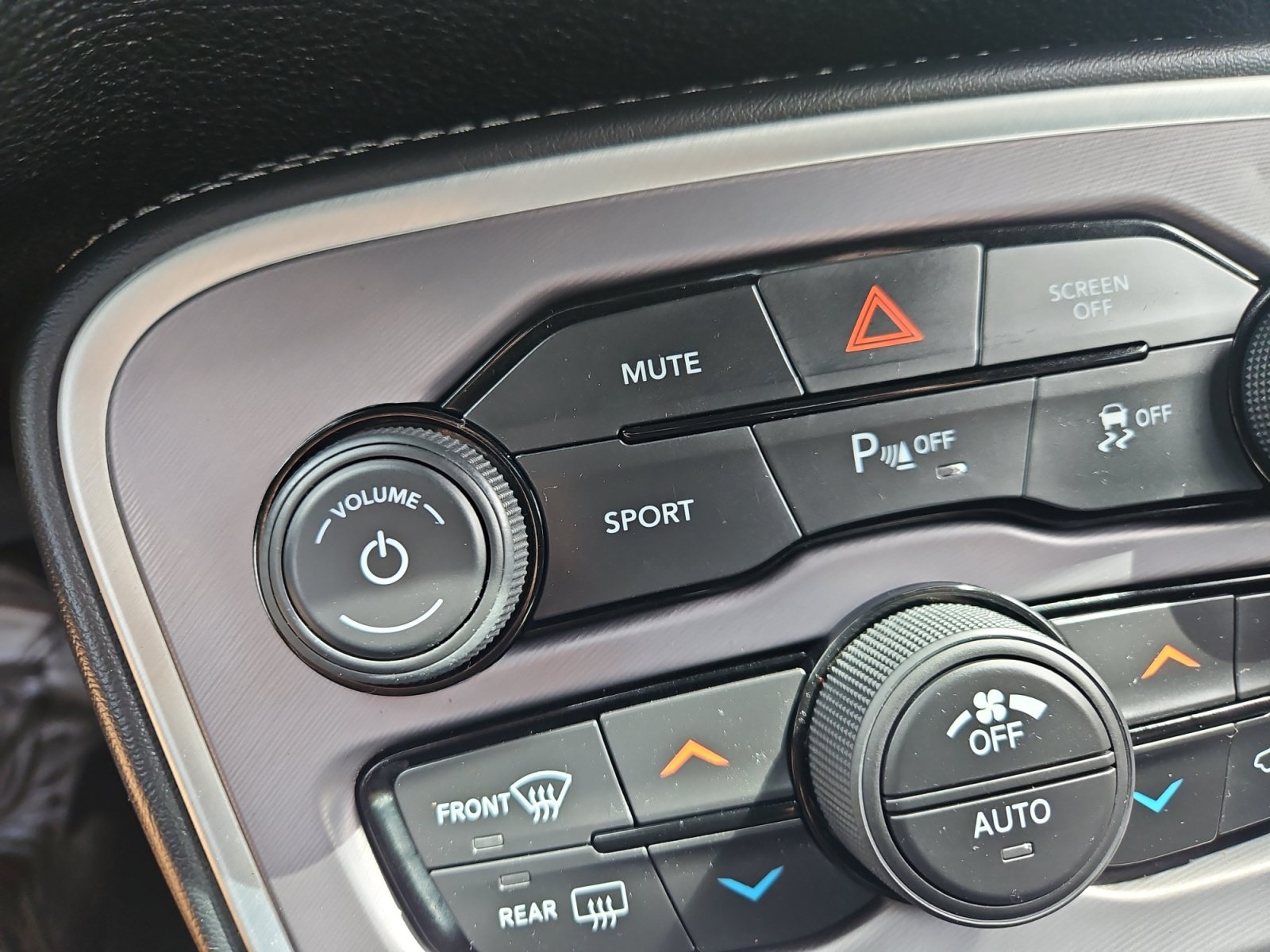 Used 2022 Dodge Challenger GT AWD/4WD image 18