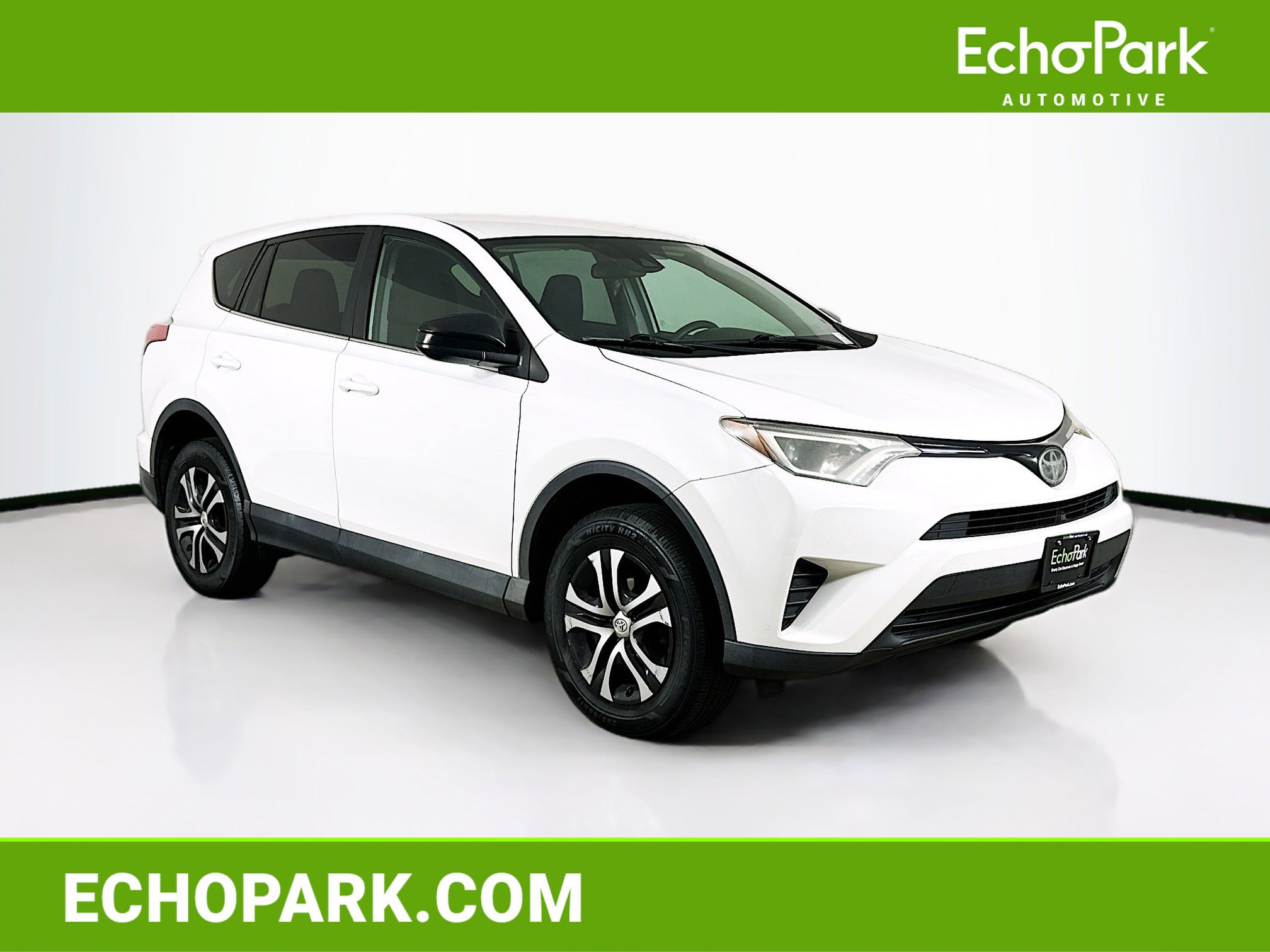 Used 2018 Toyota RAV4 LE FWD image 1