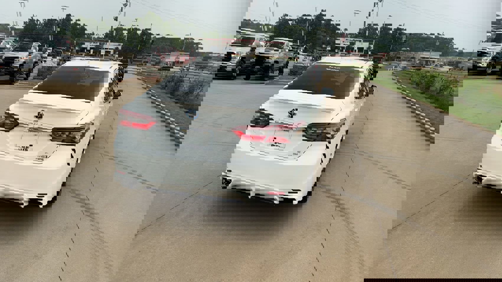 Used 2023 Toyota Camry SE image 7