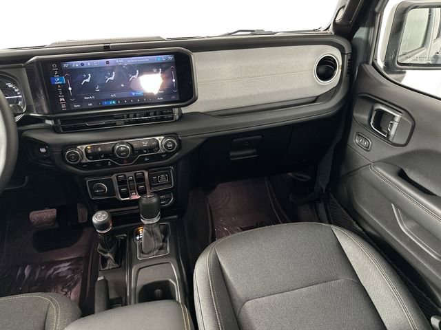 Used 2025 Jeep Wrangler Unlimited Sahara image 27