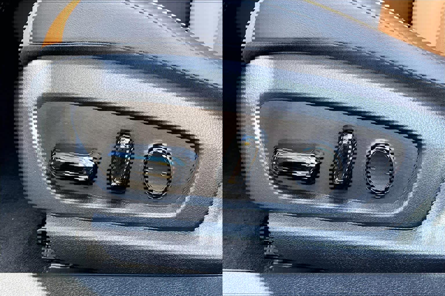 Certified 2025 Lexus ES 300h w/ Premium Package image 34