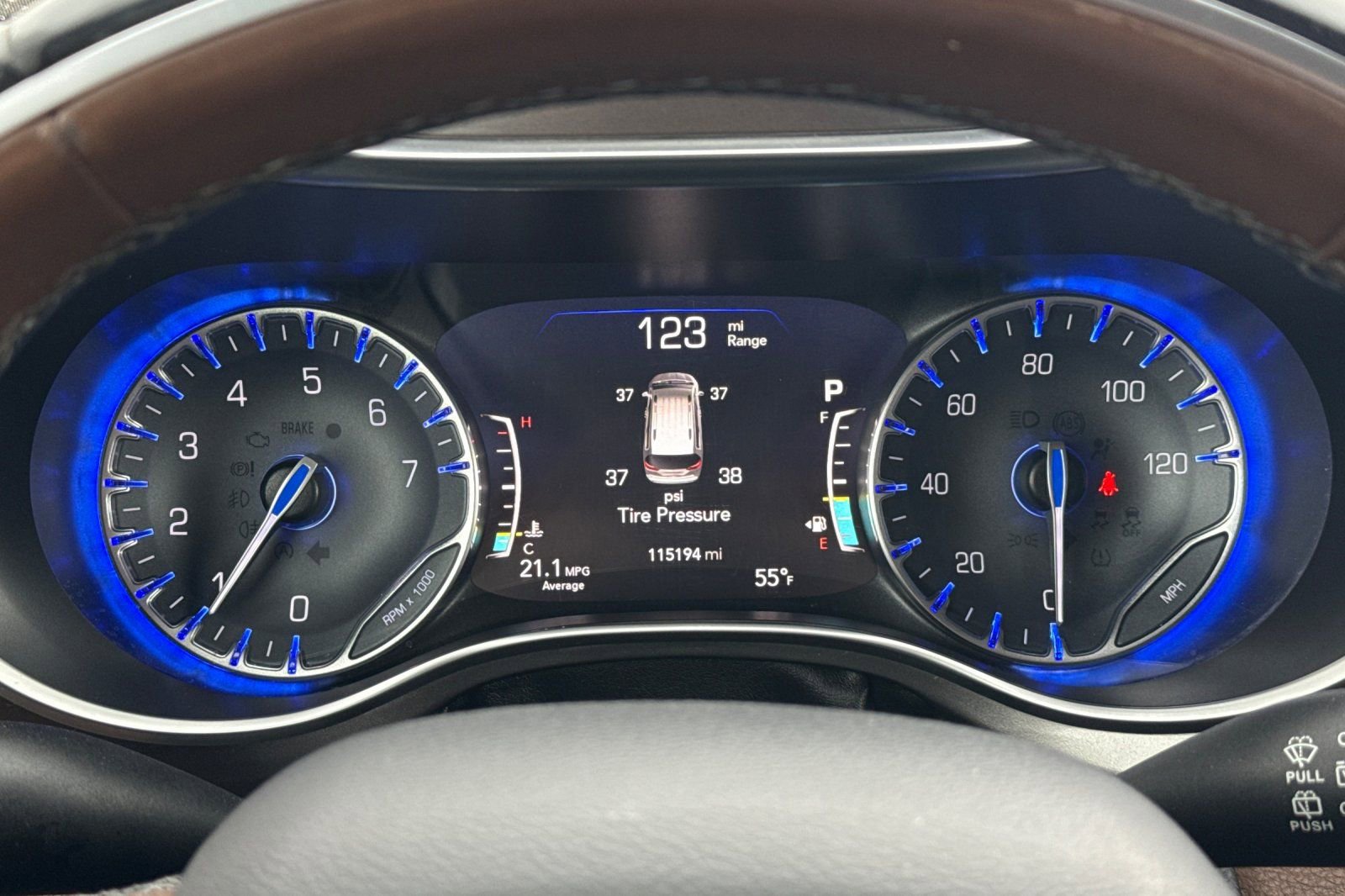 Used 2017 Chrysler Pacifica Limited w/ UConnect Theater Package FWD image 27