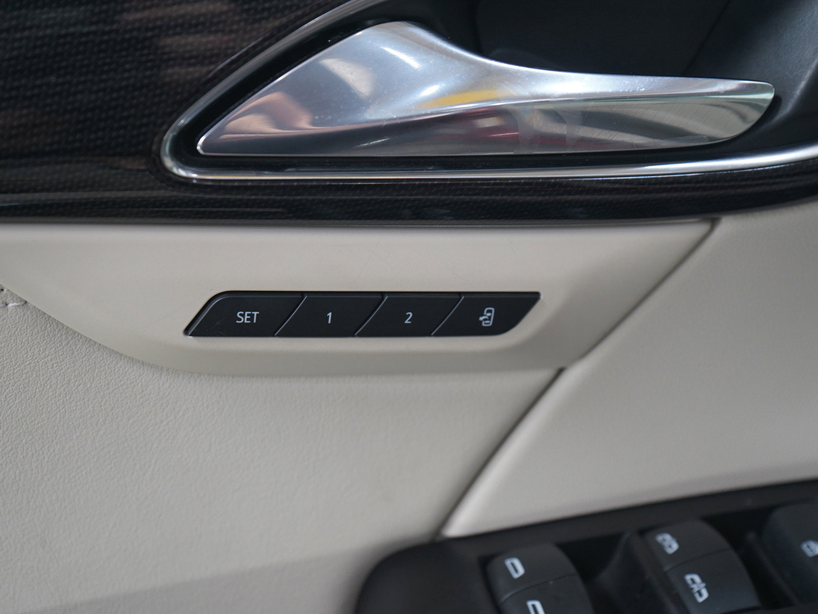 Used 2023 Buick Envision Essence w/ Premium Seat Package AWD/4WD image 24