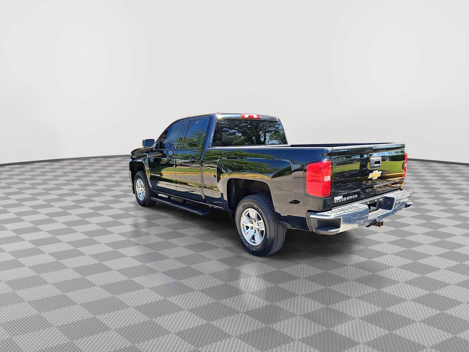 Used 2019 Chevrolet Silverado 1500 LT RWD image 6