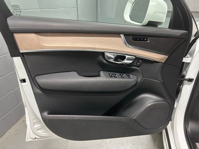 Used 2025 Volvo XC90 B5 Plus image 9