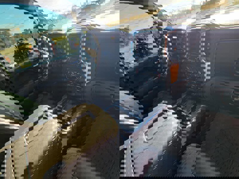 Used 2020 Chevrolet Silverado 2500 LTZ w/ LTZ Premium Package image 16