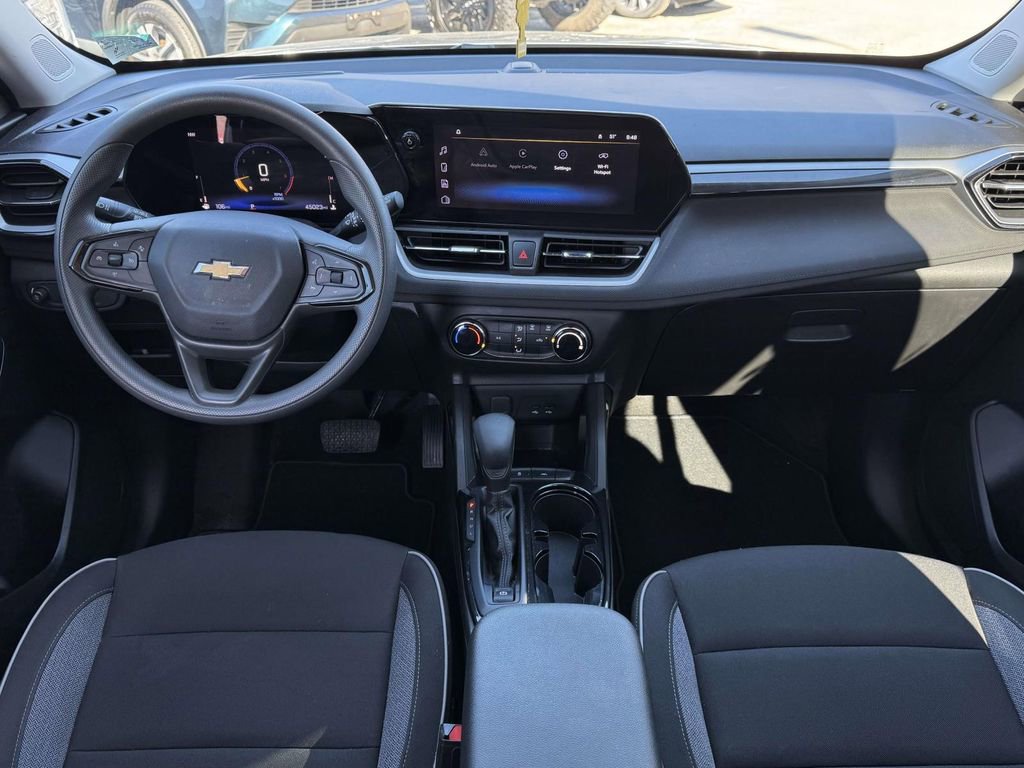 Used 2024 Chevrolet TrailBlazer LS FWD image 2